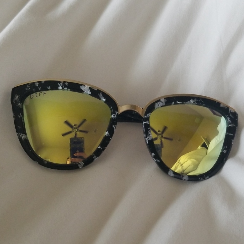 DIFF Rose Sunglasses EUC- CLOSET CLOSING 9/30